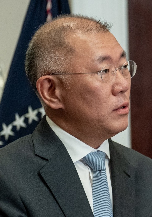 Hyundai's Billionaire Heir: Understanding Chung Eui-sun's $3.3 Billion Fortune